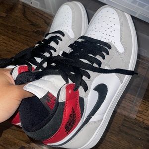 Jordan 1 Retro High
Light Smoke Grey